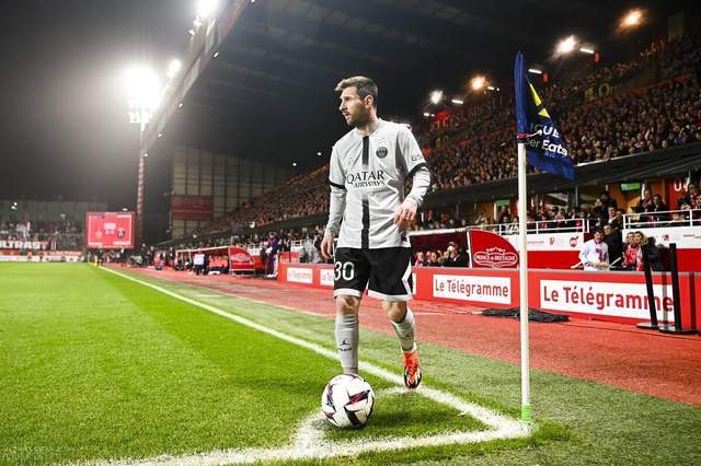 星空体育入口 清晨那不勒斯备战法甲；完成体检细节曝光；底气十足；更衣室氛围转暖